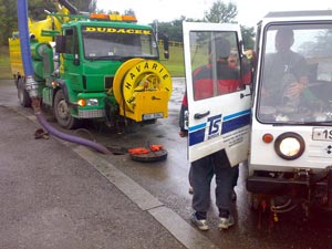 Sací bagr a tlakový vůz MAN 18-224 vhodný pro extrémní práce